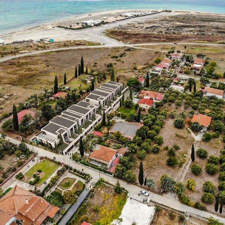 Serene Seafront Villas Nea Iraklia Exterior photo